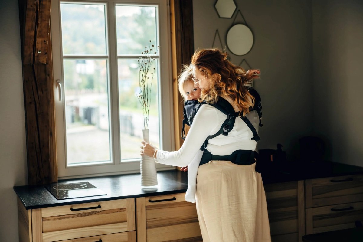 Peacock's Tail Pitch Black LennyPreschool Carrier by LennyLamb - Buckle CarrierLittle Zen One5907557782401