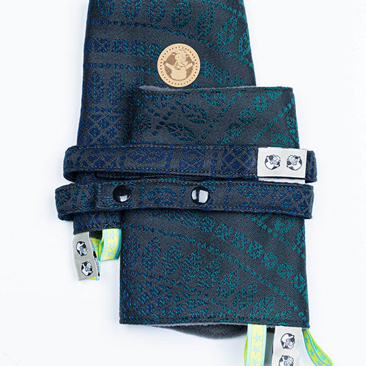 Peacocks Tail Quantum Drool Pads Reach Straps