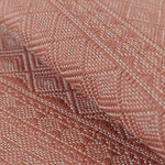 Prima Rosewood by Didymos, close-up of the rosewood warp and natural weft