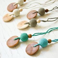 FrejaToys Natural Silk and Wood Necklaces - Baby Carrier AccessoriesLittle Zen One